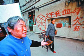 新晃讨债公司如何把握上门催款的时机